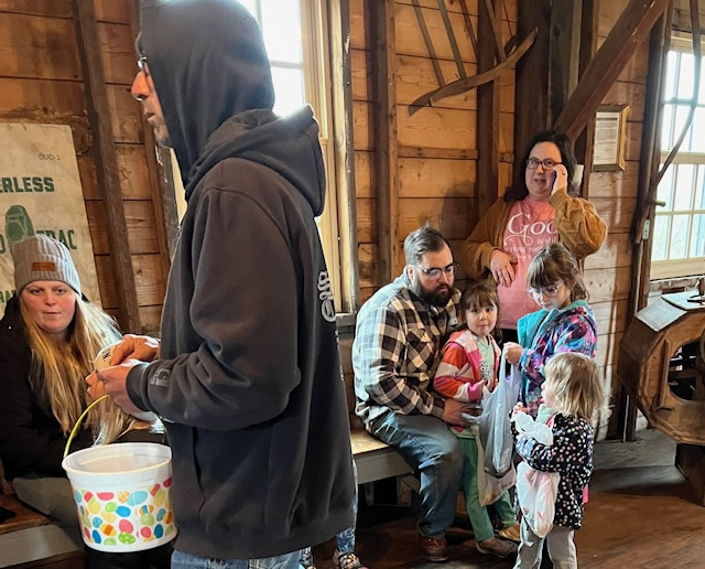 https://www.dundeemill.org/pictures/easter/9 eggreturn2.jpg